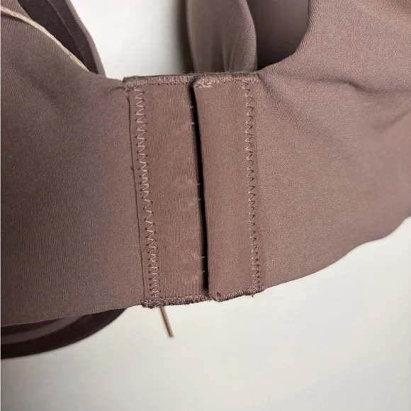 SKIMS Fits EverybodyT-Shirt Bra in Umber NWT - Picture 4 of 6